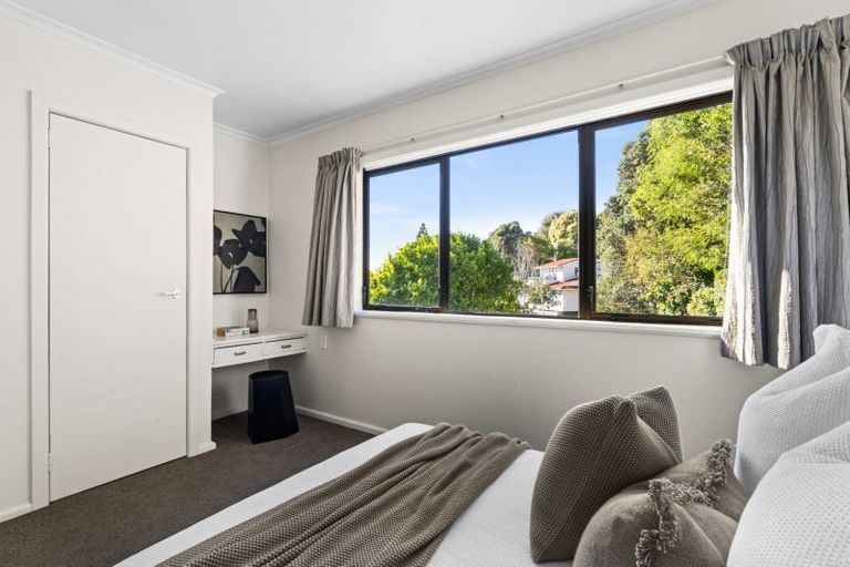 Photo of property in 21 Denholm Road, Hospital Hill, Napier, 4110