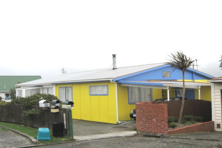 Photo of property in 17 Chetwode Grove, Newlands, Wellington, 6037