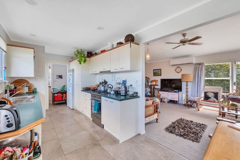 Photo of property in 11 Chequers Avenue, Glenfield, Auckland, 0629