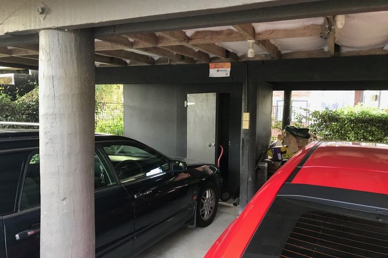 Photo of property in 3/17 Akoranga Drive, Northcote, Auckland, 0627