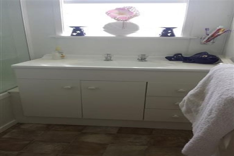 Photo of property in 27 Astor Place, Manurewa, Auckland, 2102