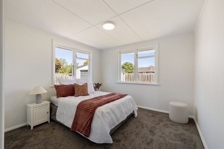 Photo of property in 23 Lambeth Crescent, Northcote, Christchurch, 8052