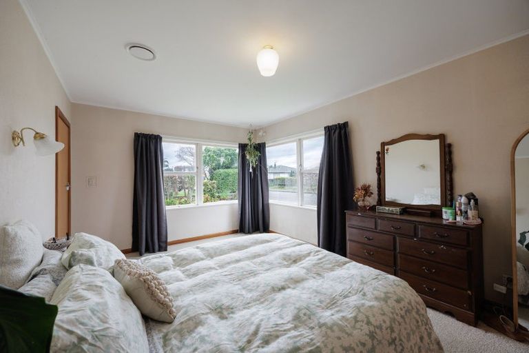 Photo of property in 18 Pembroke Street, Taradale, Napier, 4112