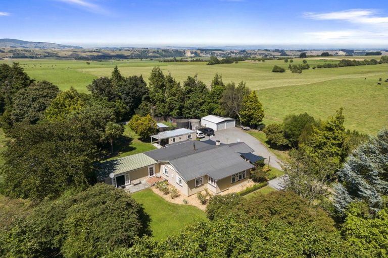 Photo of property in 2330 Kimbolton Road, Kiwitea, Feilding, 4777