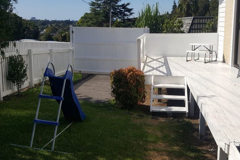 Photo of property in 1/35 Moore Street, Hillcrest, Auckland, 0627