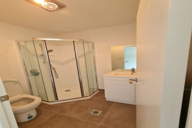 Photo of property in 2/6 South Pacific Place, Henderson, Auckland, 0612