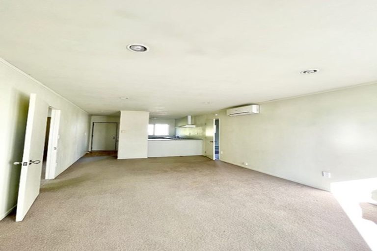 Photo of property in 1/12 Blueridge Close, Sunnyvale, Auckland, 0612