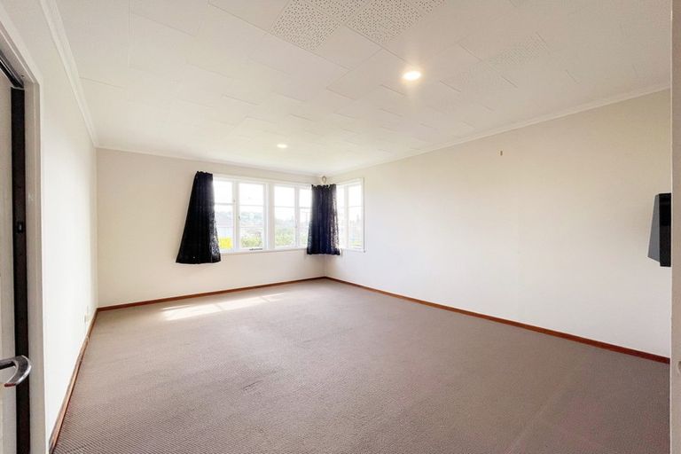 Photo of property in 34 Titirangi Road, New Lynn, Auckland, 0600
