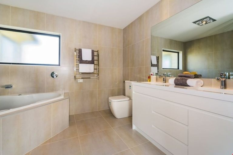 Photo of property in 48 Golden Morning Drive, Albany Heights, Auckland, 0632