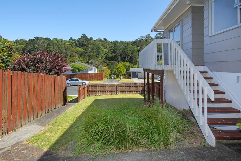 Photo of property in 2/117 Lynn Road, Bayview, Auckland, 0629