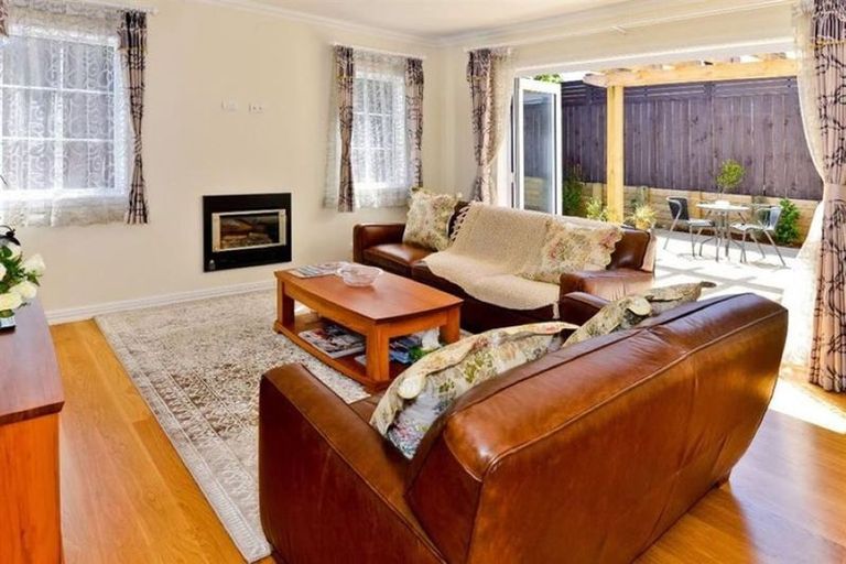 Photo of property in 9a Harrison Avenue, Belmont, Auckland, 0622