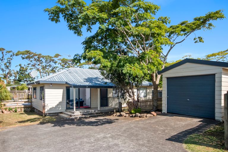 Photo of property in 73a Sandspit Road, Waiuku, 2123