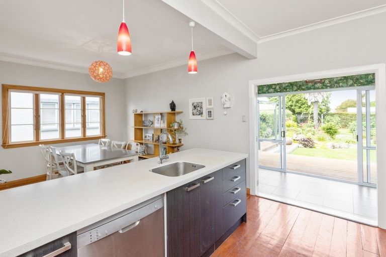 Photo of property in 1111a Heretaunga Street East, Parkvale, Hastings, 4122