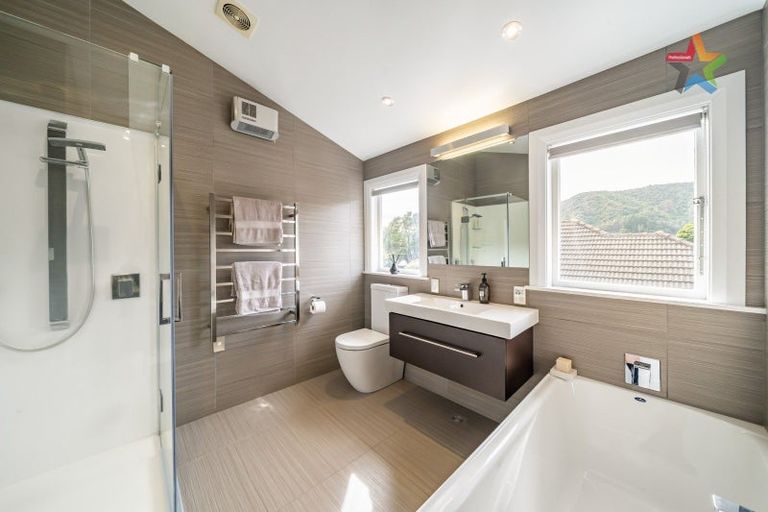 Photo of property in 15 Fairfield Avenue, Fairfield, Lower Hutt, 5011