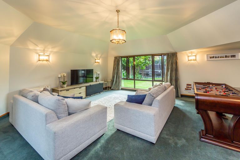 Photo of property in 33 O'connor Place, Burnside, Christchurch, 8053