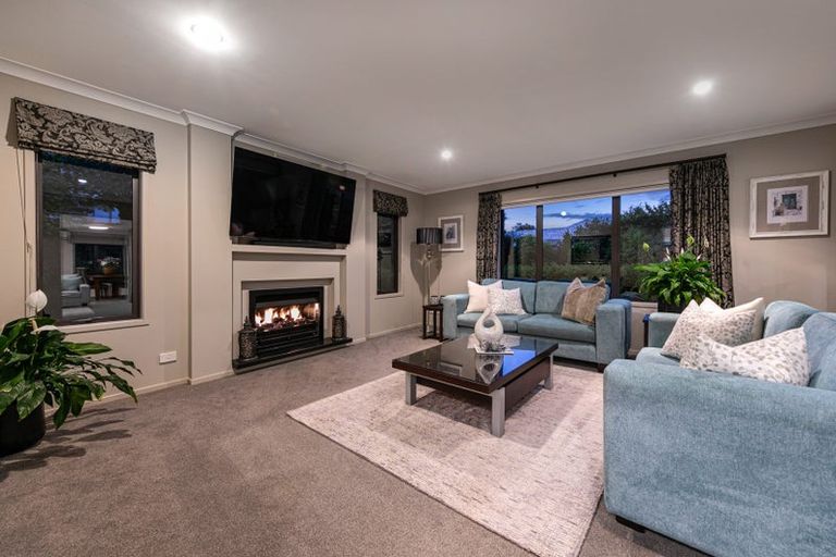 Photo of property in 2 Birchwood Grove, Greenhithe, Auckland, 0632