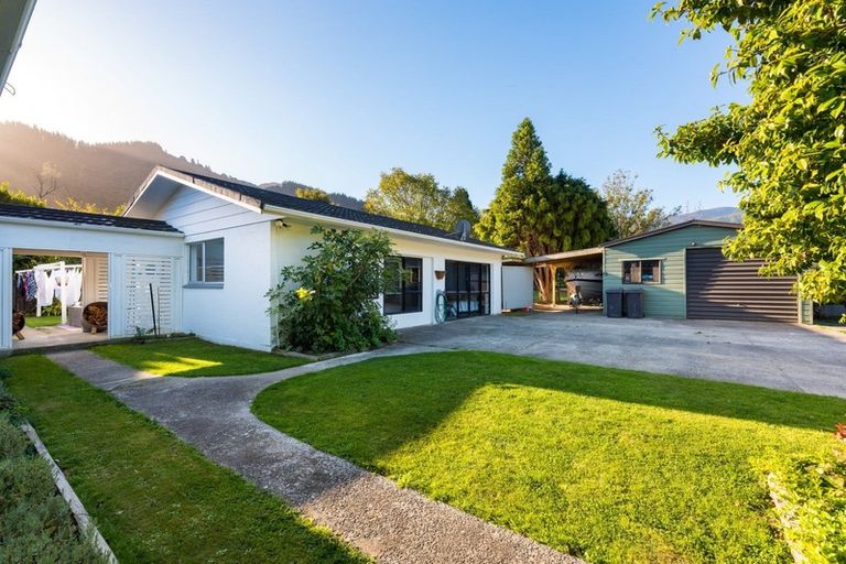 Photo of property in 5613 Kenepuru Road, Waitaria Bay, Picton, 7282