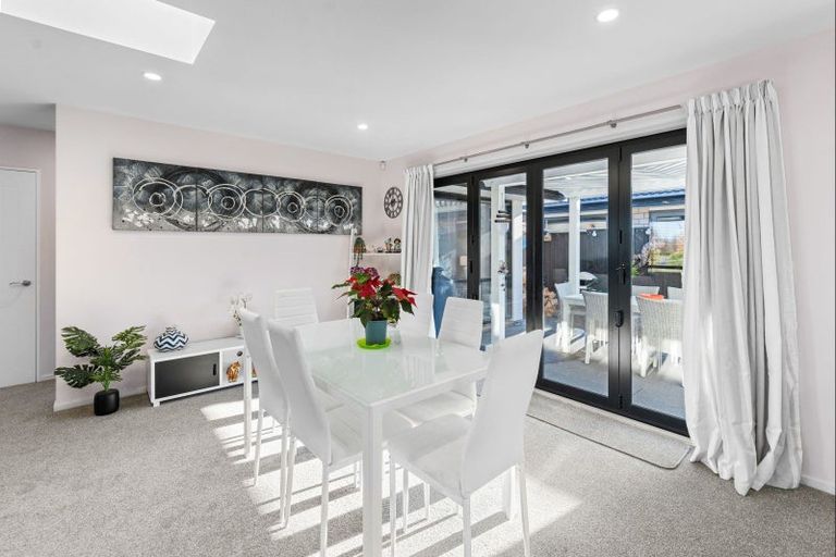 Photo of property in 27 Faringdon Boulevard, Rolleston, 7615