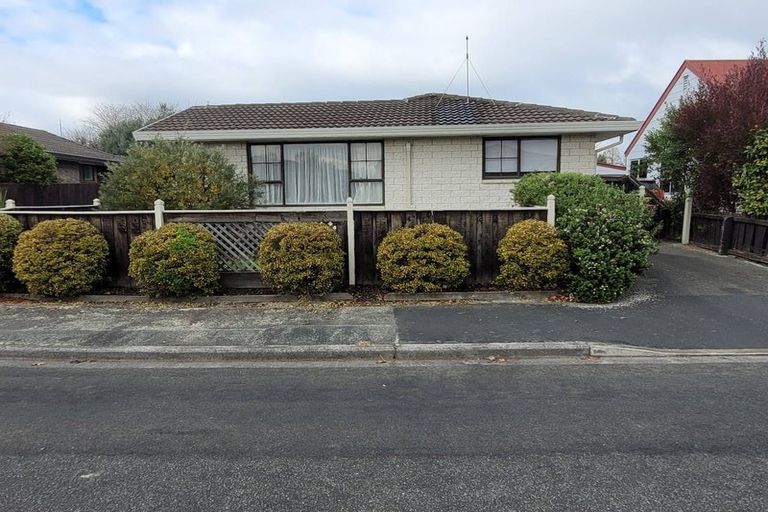 Photo of property in 1/14 Resolution Place, Bryndwr, Christchurch, 8053
