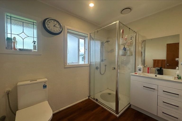 Photo of property in 38 Smythe Road, Henderson, Auckland, 0612