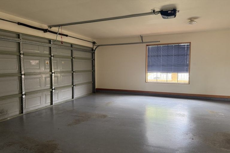 Photo of property in 1/5 Chateau Drive, Burnside, Christchurch, 8053