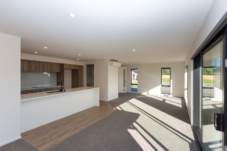 Photo of property in 6 Sanders Way, Rolleston, 7614