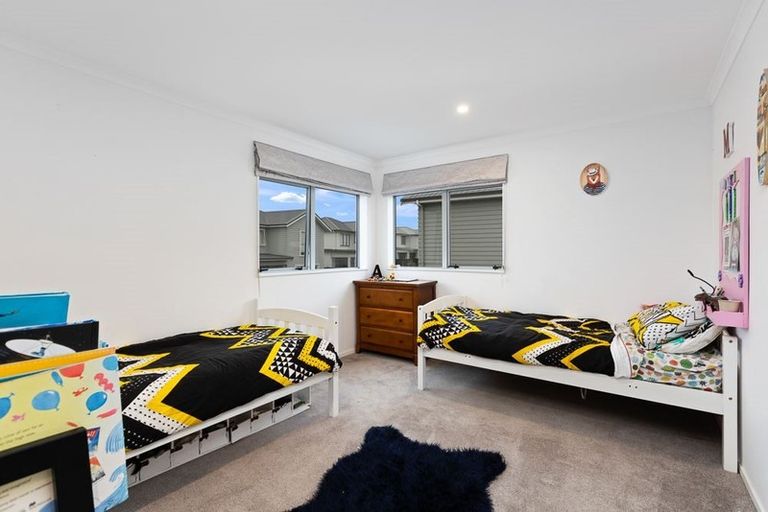 Photo of property in 11 Kukuwai Avenue, Red Beach, 0932