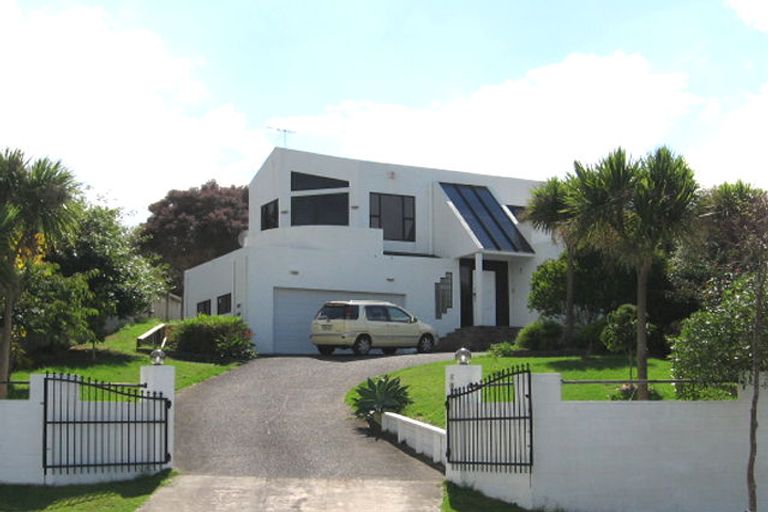 Photo of property in 27 Lagoon Way, West Harbour, Auckland, 0618