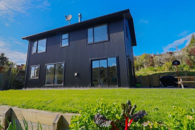 Photo of property in 24 Centennial Road, Fairfield, Dunedin, 9018