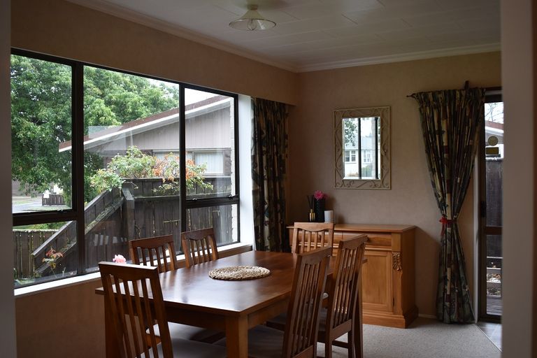 Photo of property in 4 Chisholm Place, Carterton, 5713