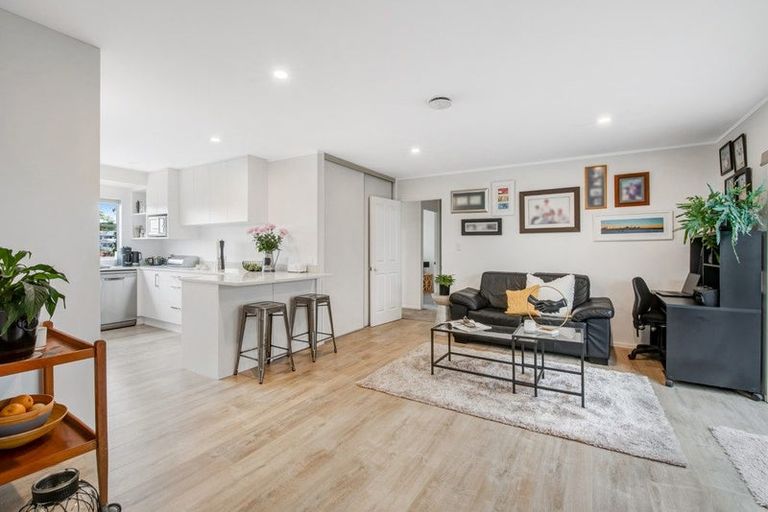 Photo of property in 12 Godwin Court, Unsworth Heights, Auckland, 0632