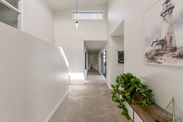 Photo of property in 17 Botany Lane, Whitby, Porirua, 5024