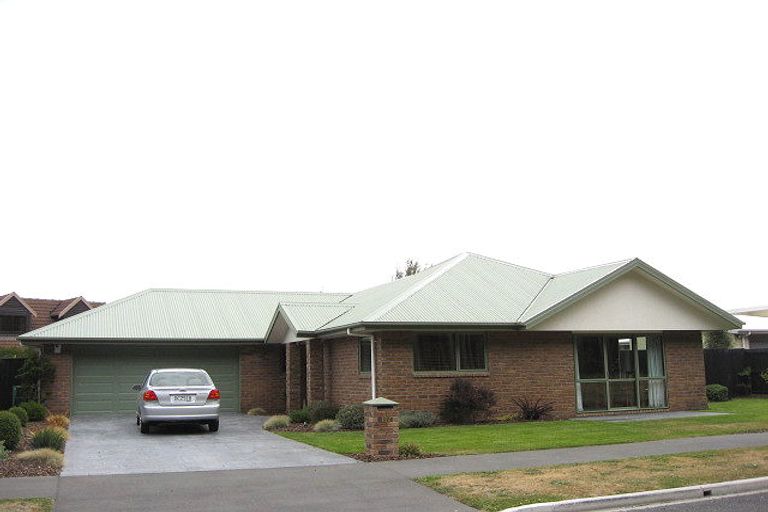 Photo of property in 112 Rothesay Road, Parklands, Christchurch, 8083