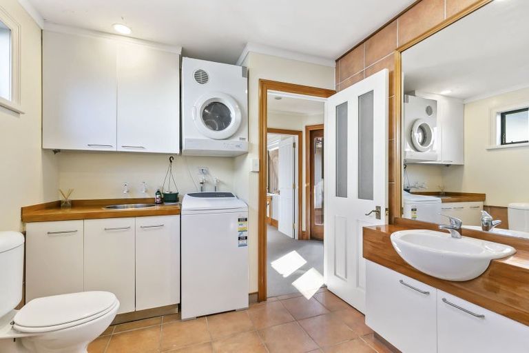 Photo of property in 10 Barton Terrace, Thorndon, Wellington, 6011