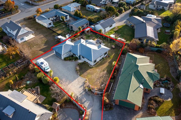 Photo of property in 6 Albert Drive, Clyde, 9330