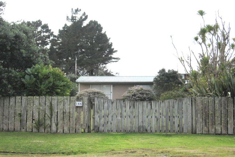 Photo of property in 166 Ocean Beach Road, Tairua, 3508