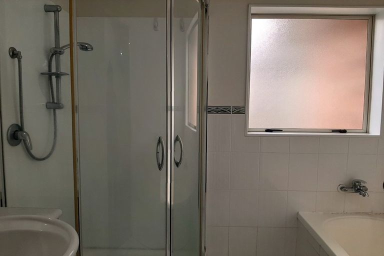 Photo of property in 89 Glenveagh Park Drive, Weymouth, Auckland, 2103