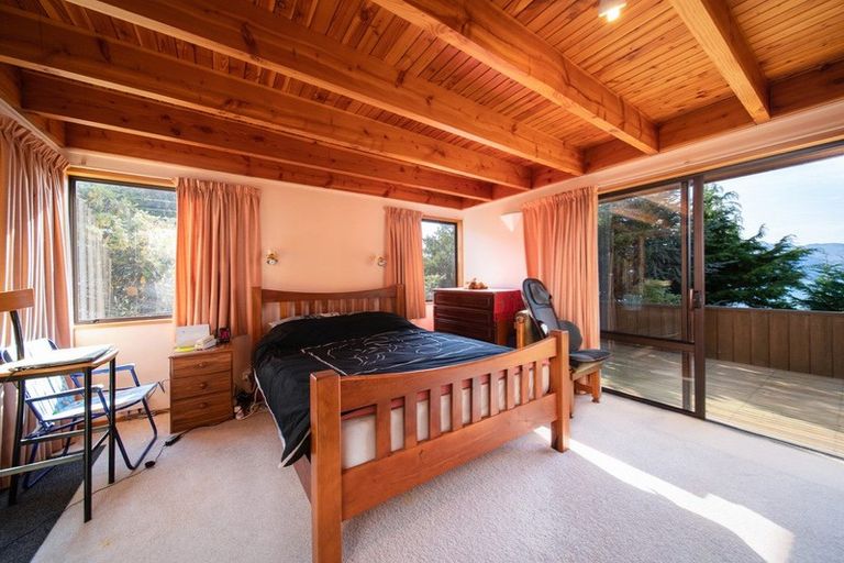 Photo of property in 128 Wynyard Crescent, Fernhill, Queenstown, 9300