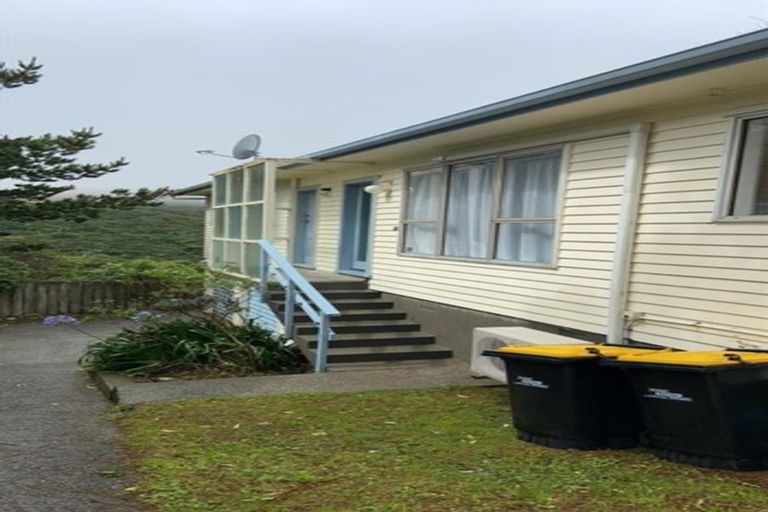 Photo of property in 62b Baylands Drive, Newlands, Wellington, 6037