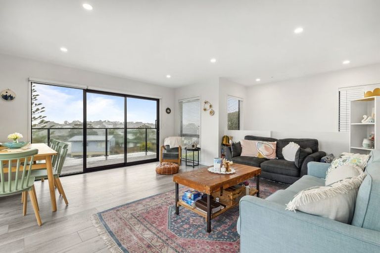 Photo of property in 5 Holiday Road, Stanmore Bay, Whangaparaoa, 0932