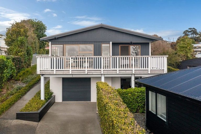 Photo of property in 5 Holiday Road, Stanmore Bay, Whangaparaoa, 0932