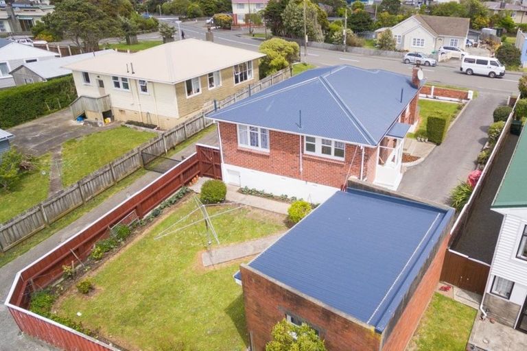 Photo of property in 32 Bracken Road, Paparangi, Wellington, 6037
