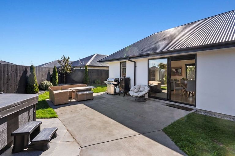 Photo of property in 15 Evelyn Crescent, Marshland, Christchurch, 8083