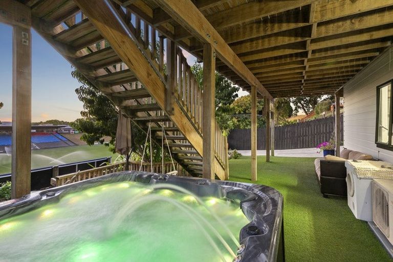 Photo of property in 8a Prospect Terrace, Pukekohe, 2120