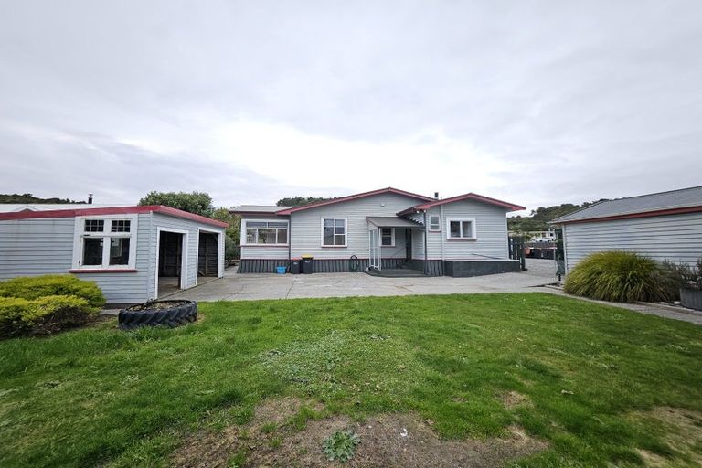 Photo of property in 2 Warburton Street, Karoro, Greymouth, 7805