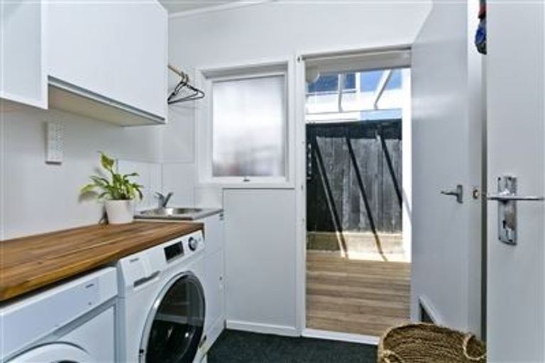 Photo of property in 1/2 Spencer Terrace, Hauraki, Auckland, 0622