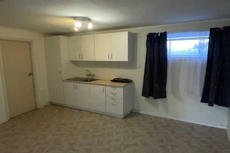 Photo of property in 2 Glenmore Road, Sunnyhills, Auckland, 2010