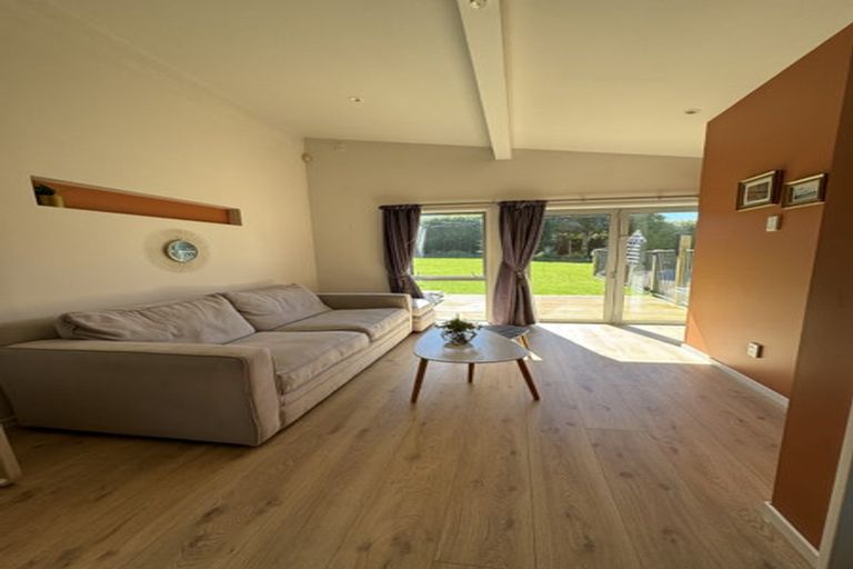 Photo of property in 8 September Place, Forrest Hill, Auckland, 0620