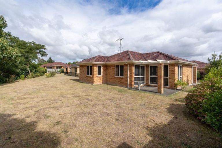 Photo of property in 53 Sovereign Isle Lane, Rototuna, Hamilton, 3210