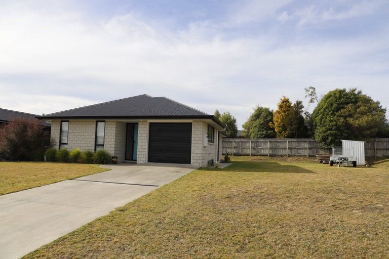 Photo of property in 2 Komahimahi Way, Motuoapa, 3382